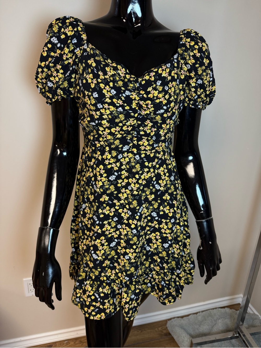 No Boundaries Floral Mini Dress Size M Black Yellow Puff Sleeve Sweetheart Neck